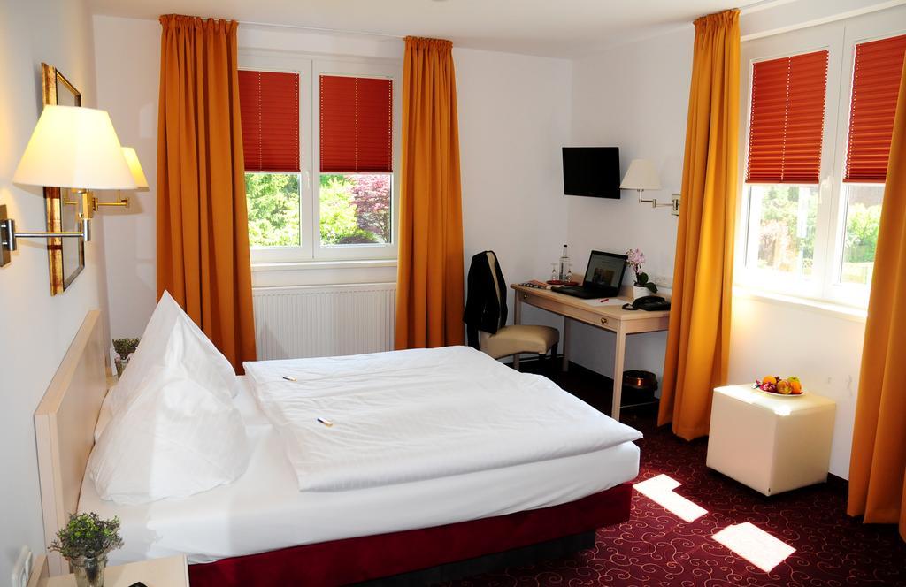 Hotel Blankenese Hamburg-Harburg Exteriör bild