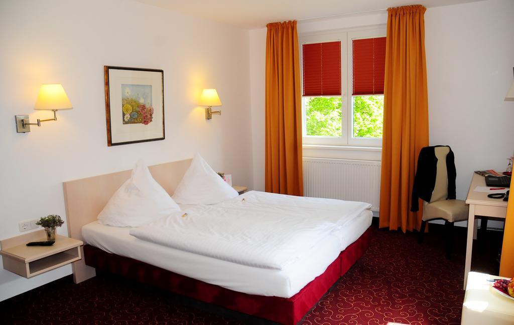 Hotel Blankenese Hamburg-Harburg Exteriör bild